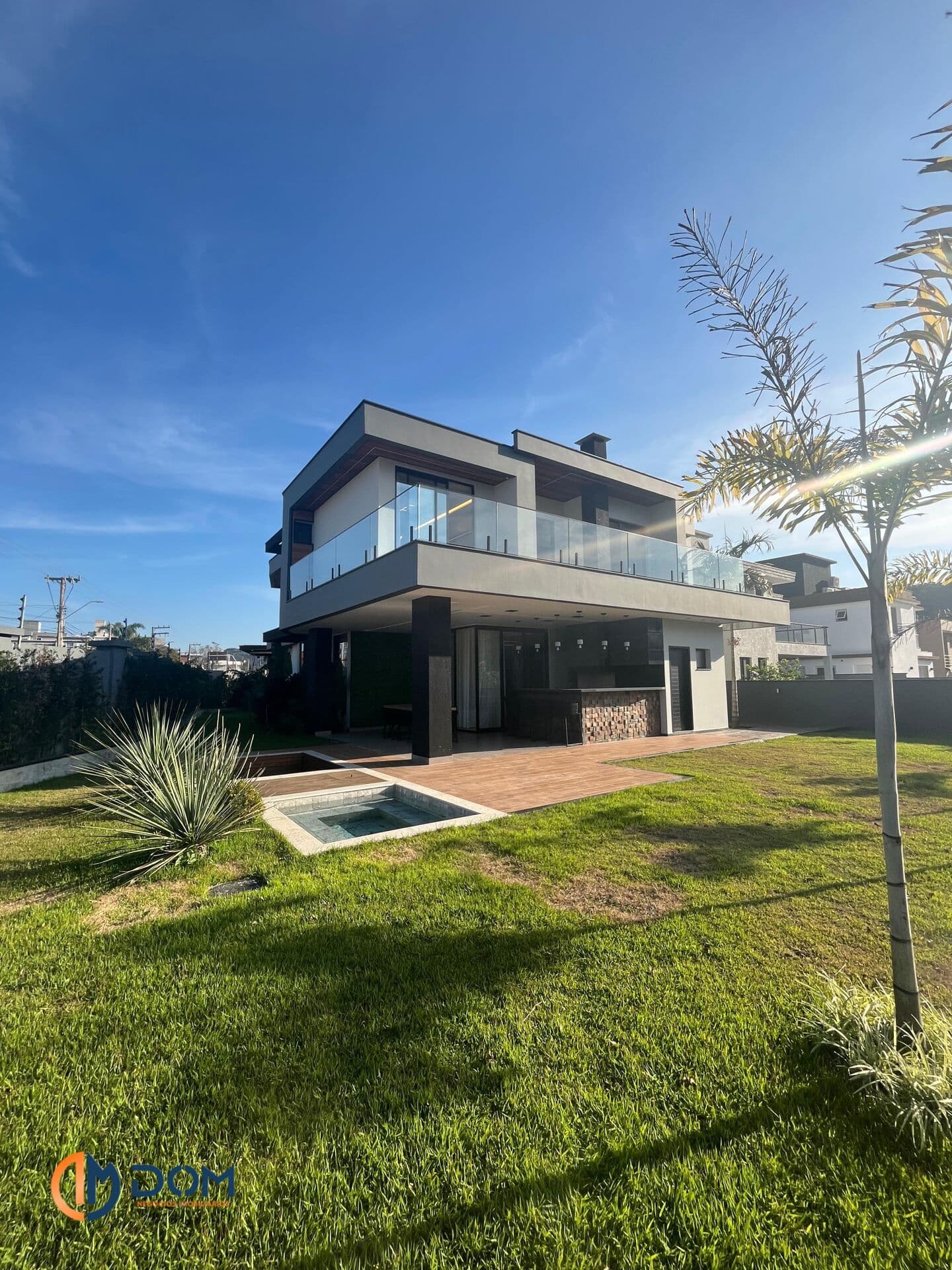 Casa Alto Padrão em condomínio fechado na Praia dos Ingleses - aproximadamente 1.7 km da Praia