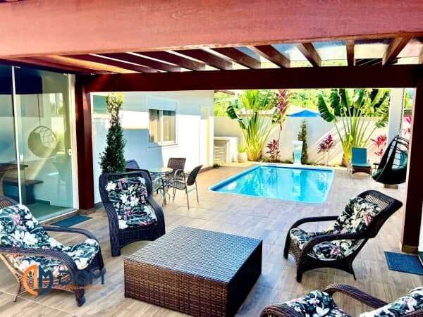 Casa Alto Padrão - aproximadamente 800 metros da Praia dos Ingleses