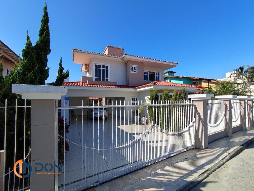 Casa Padrão - aproximadamente 2km da praia dos Ingleses