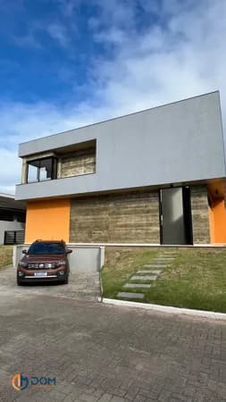 Casa Alto Padrão em Condomínio Fechado - aproximadamente 3,1 km da Praia dos Ingleses