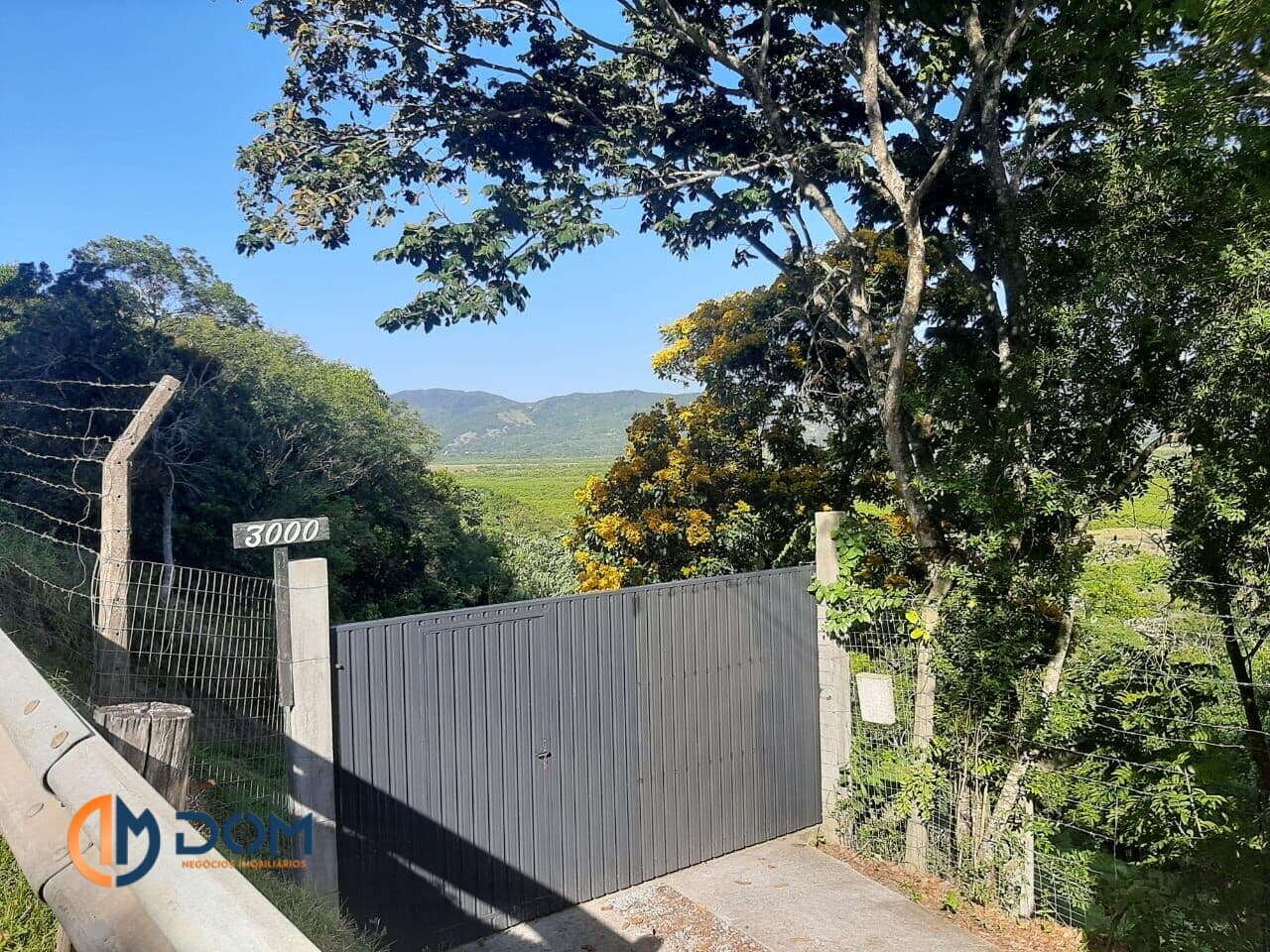 Sítio com 12800m² na Vargem Pequena á aproximadamente 8km da Praia de Canasvieiras