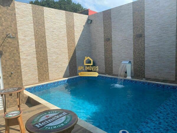 Casa com piscina privativa
