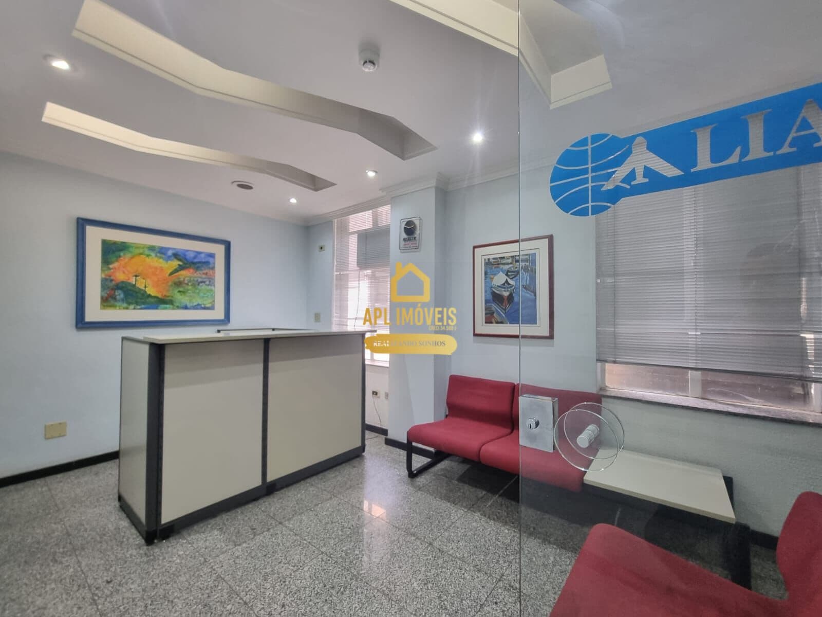 Sala comercial no metrô Republica