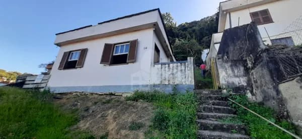 Casa modesta abaixo do preço de mercado - Mosela