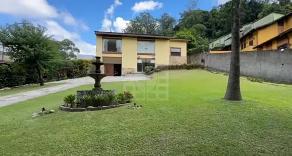 CASA ALTO PADRÃO COM 4 SUÍTES