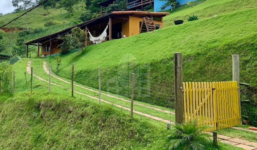 Casa Padrão dentro de condomínio