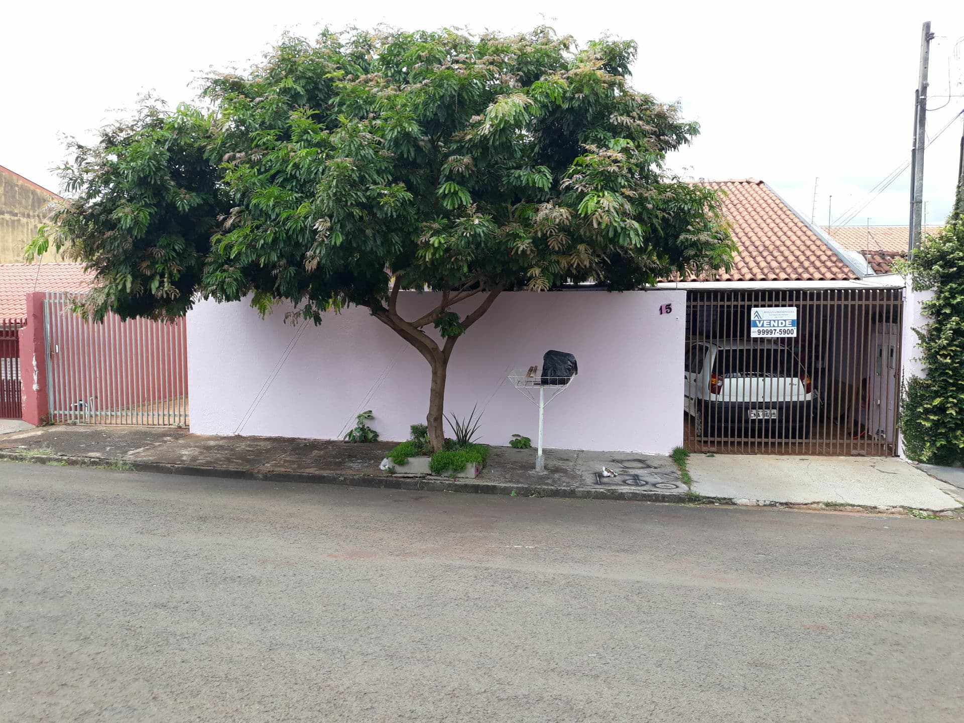 Casa com Dependência