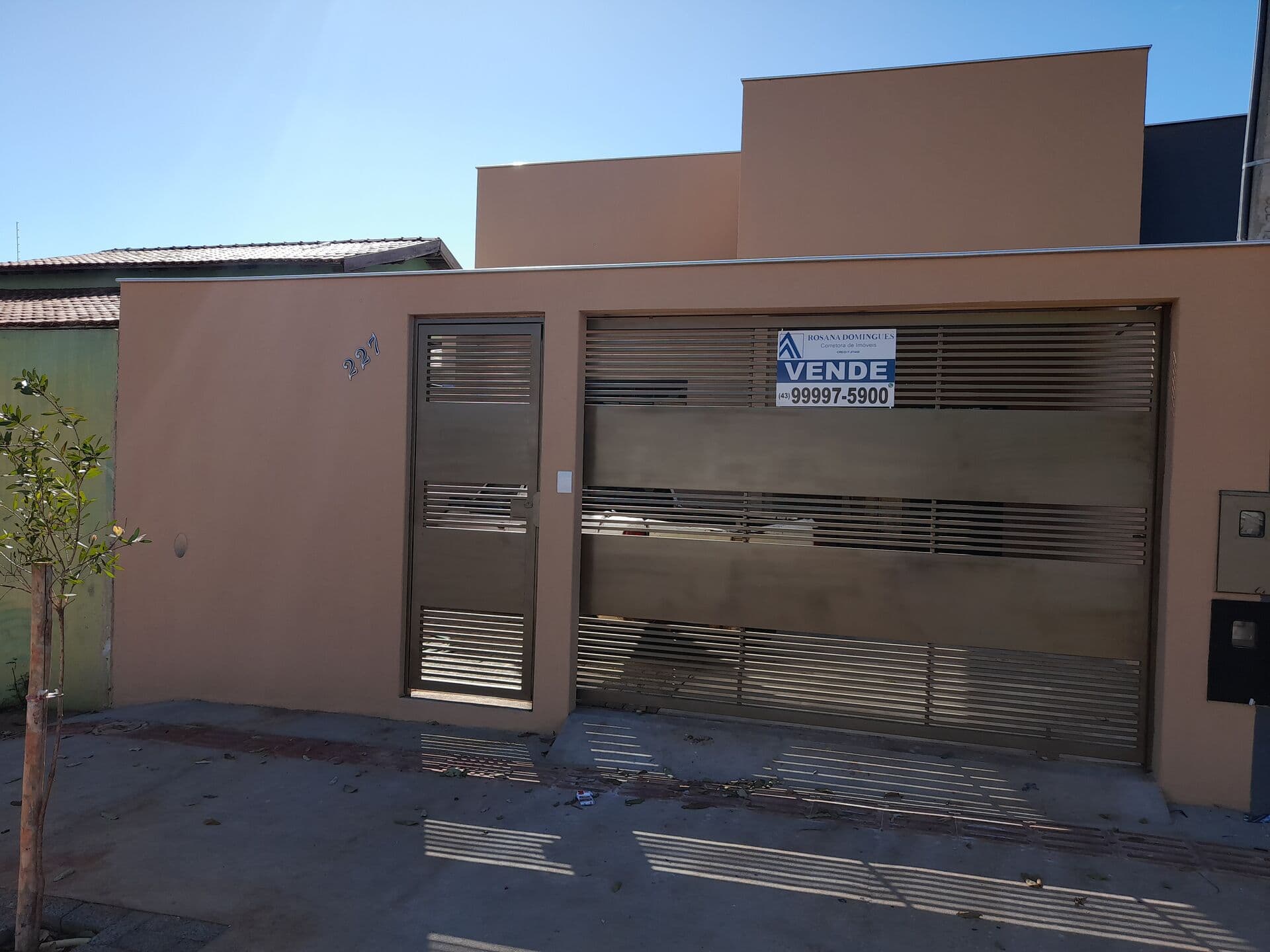 Casa à venda próx. ao Tonhão da Jamil Scaff - 03 qtos (1 suíte) - por R$ 350.000 - zona leste Londrina/PR