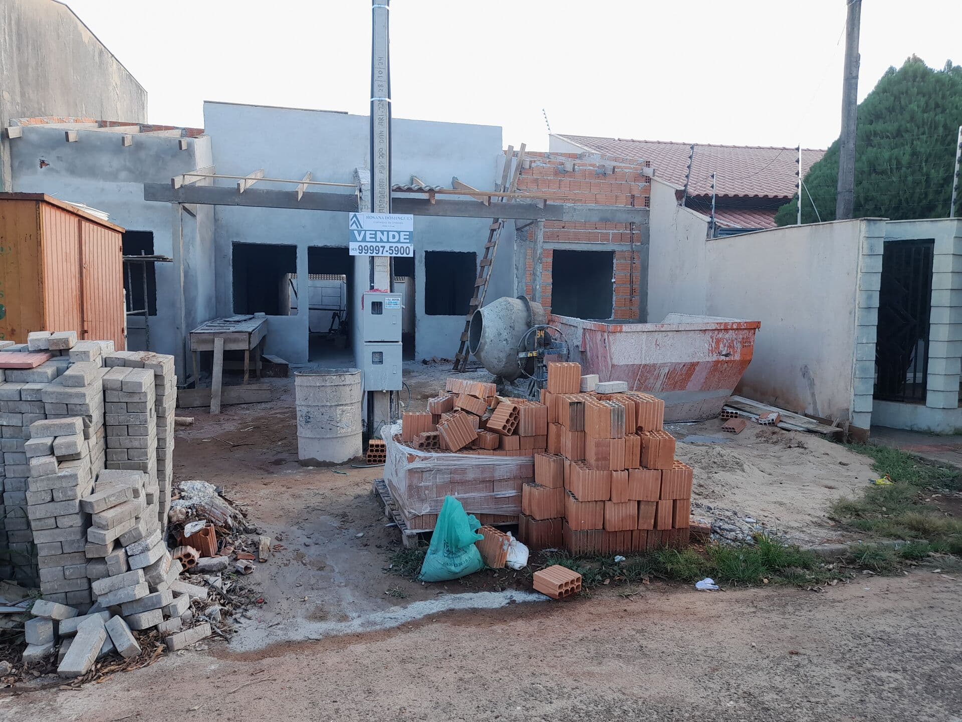 Casa geminado à venda no proximo ao aeroporto zona leste - Londrina/PR