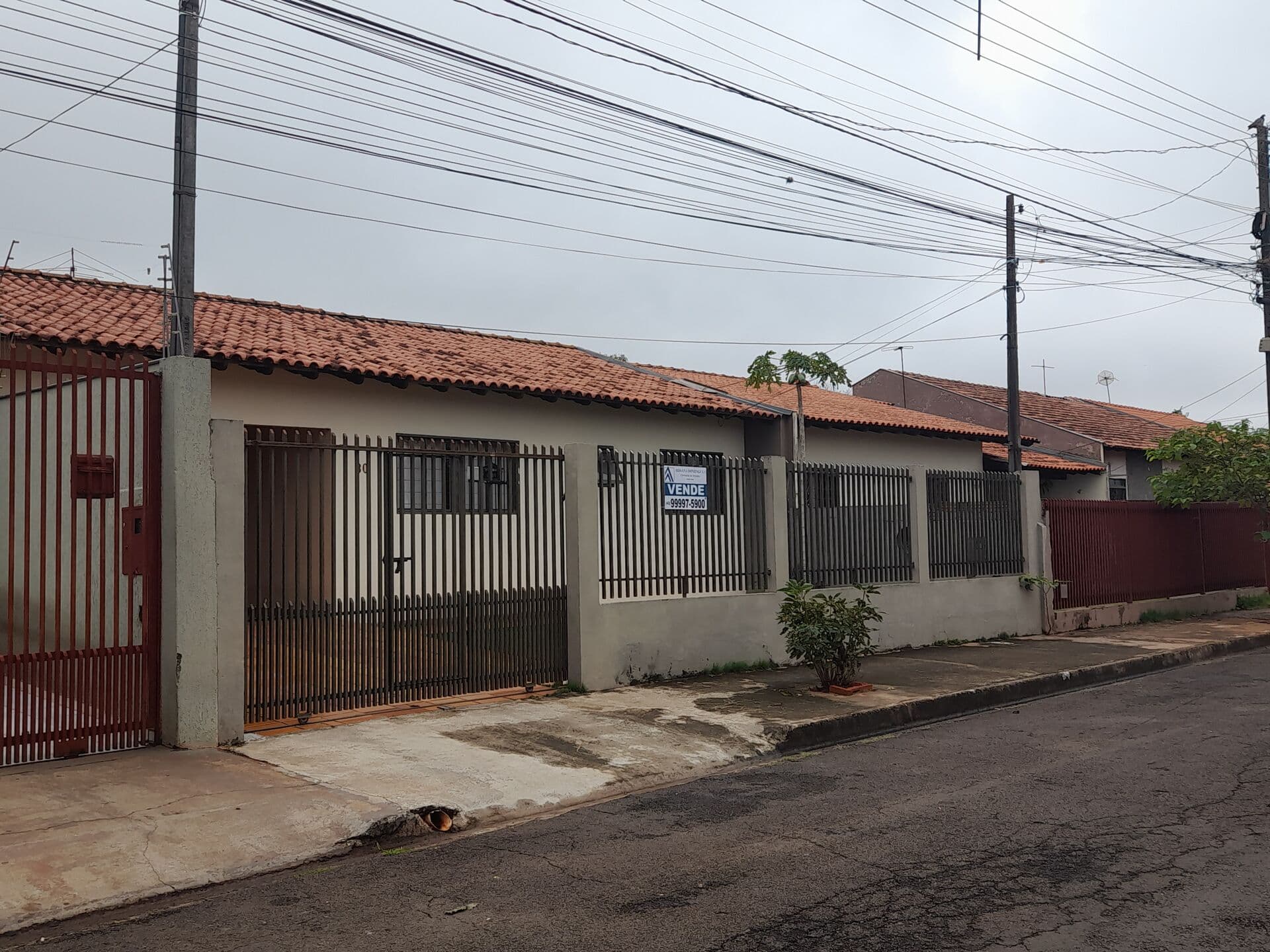 Casa à venda JD Lagoa Dourada TERRENO 300 M2 - POR R$ 550.000 - Londrina/PR
