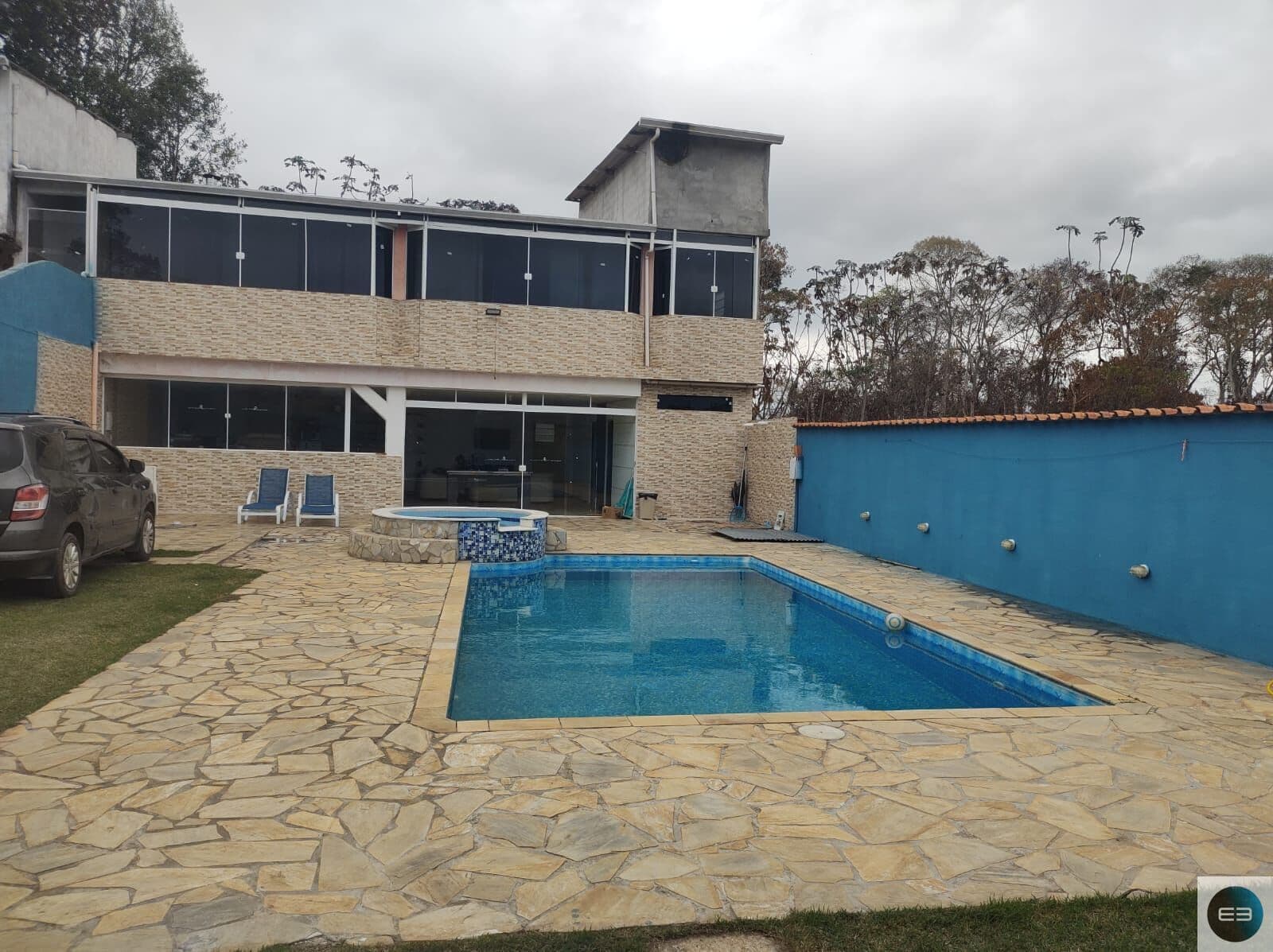 Sobradão com piscina