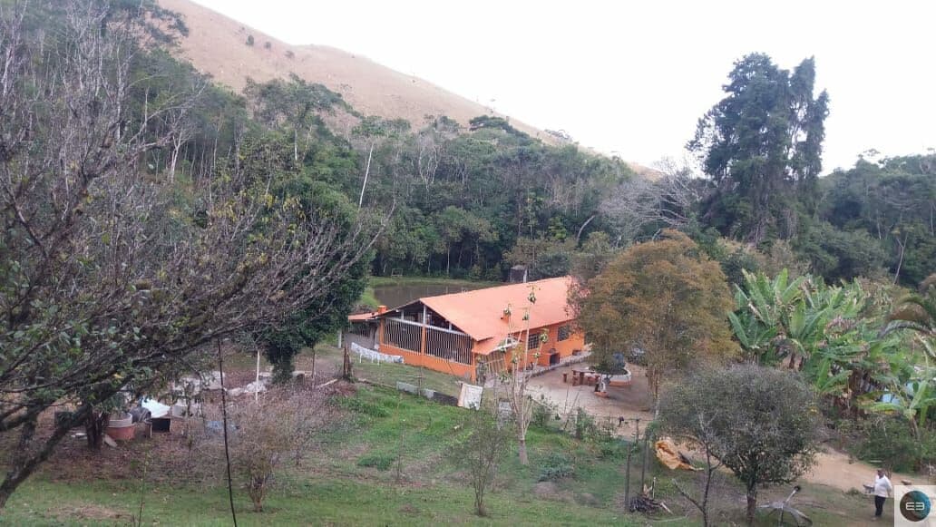 SÍTIO de 12 HECTARES