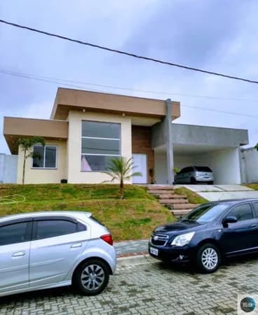Casa em Condomínio Fechado