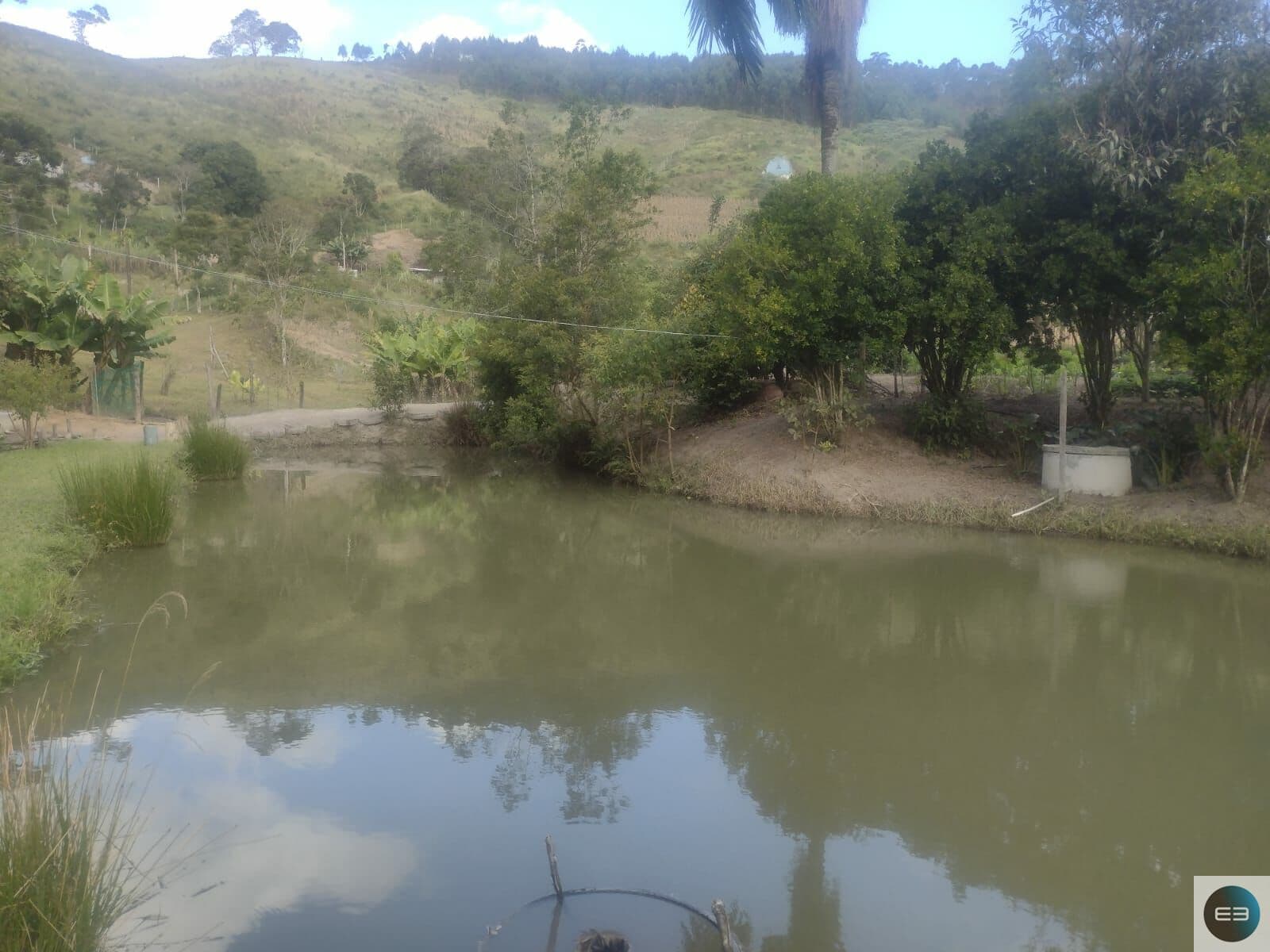 Chácara com lago em Salesópolis