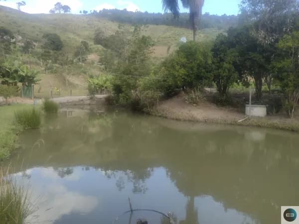 Chácara com lago em Salesópolis