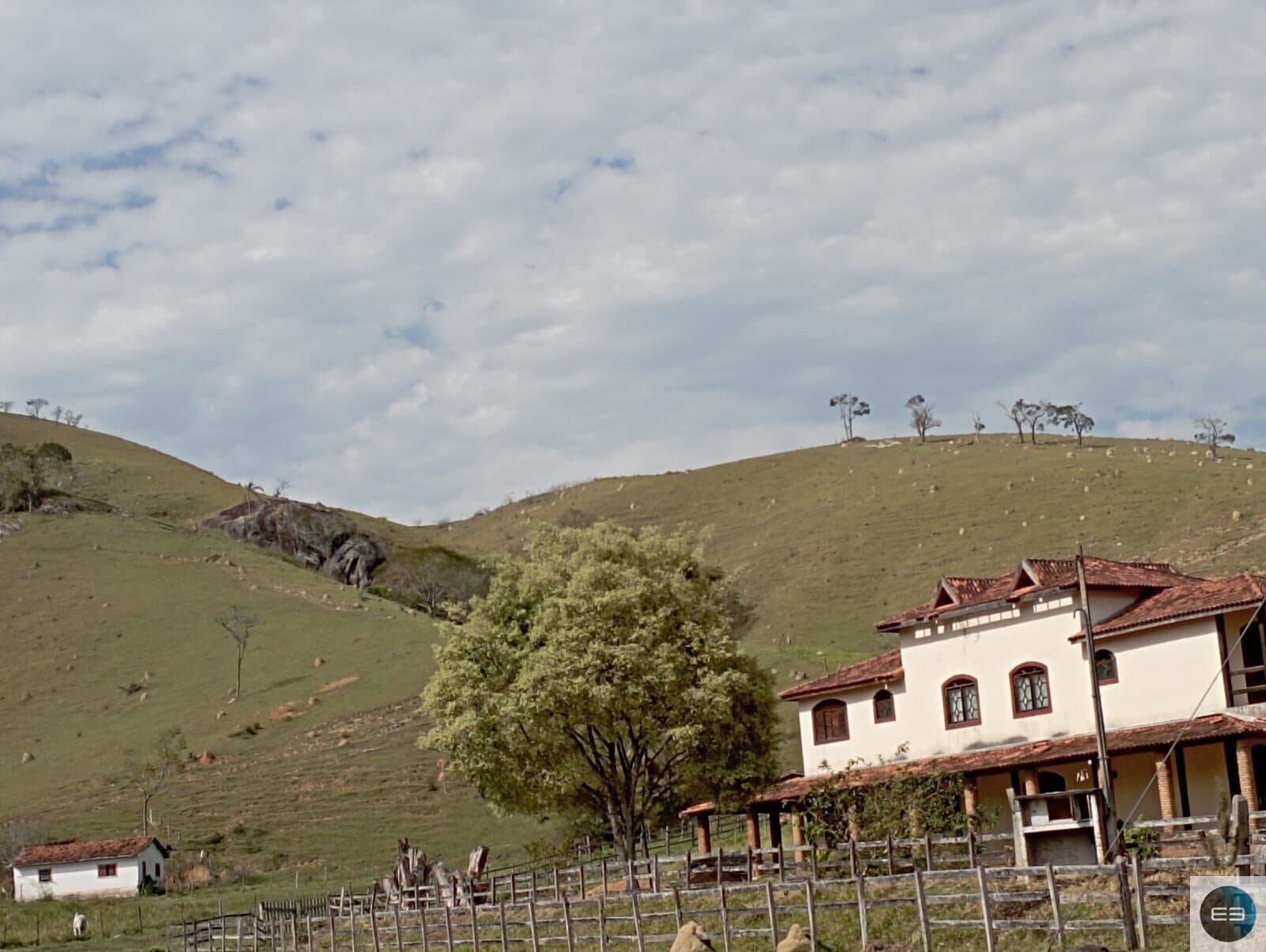 Fazenda em Paraibuna 76 alqueires