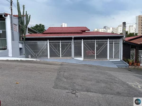 Casa térrea no Bosque dos Eucaliptos