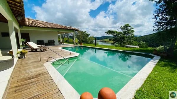 Casa de campo na represa
