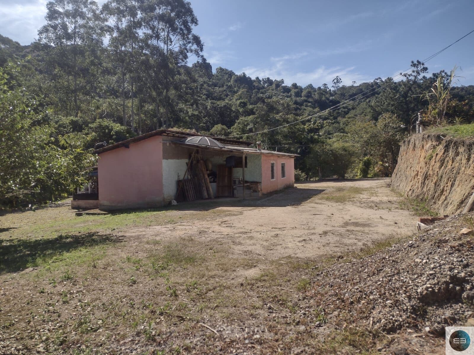 Chácara com lago em Santa Branca