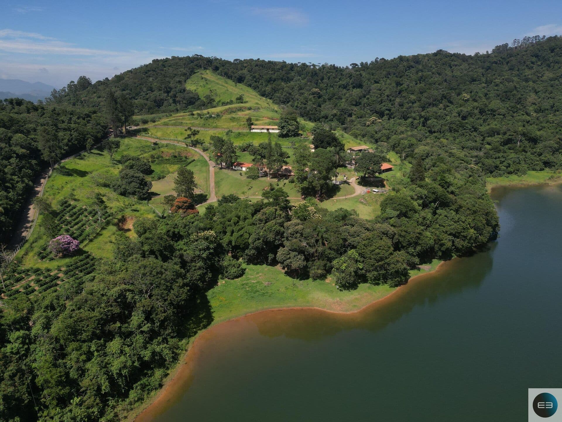 Sítio na represa em Nazaré Paulista