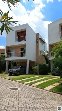 Casa na Granja Viana