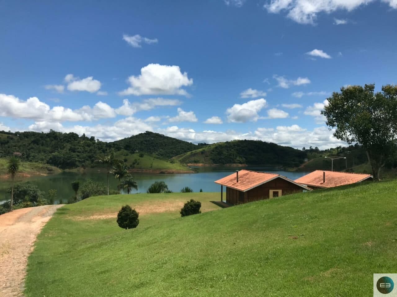 Sítio na represa