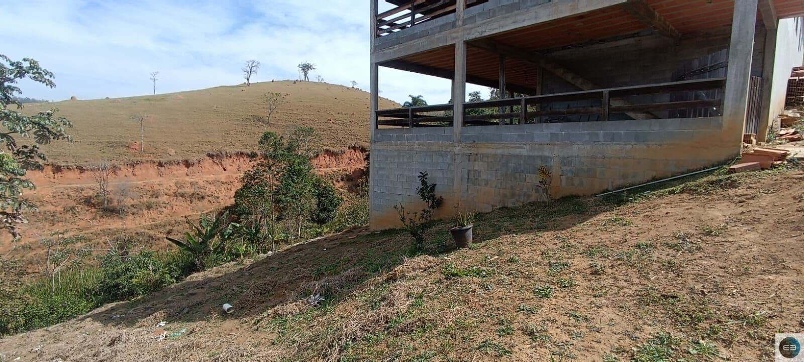 Chácara com casa nova