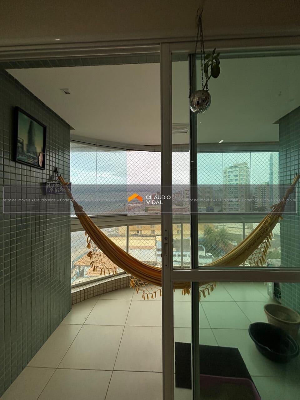 Vista Mar e Praticidade: Seu 1/4 e Sala Completo no Jardim Armação!
