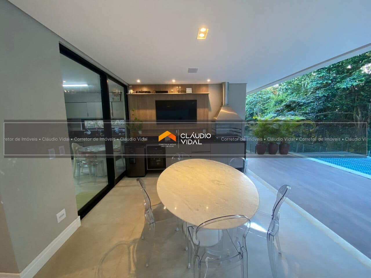 Linda residência duplex 40m² com 4/4 (3 suítes) em Alphaville I em Salvador - BA