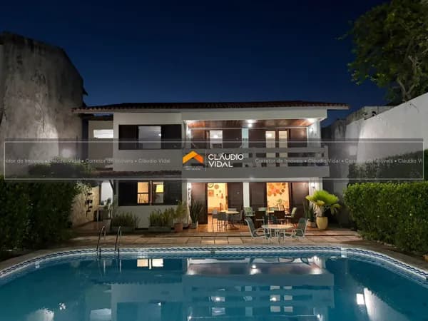 Ampla casa triplex em terreno de 574m² , 4/4 (2 suítes) no Itaigara em Salvador-BA