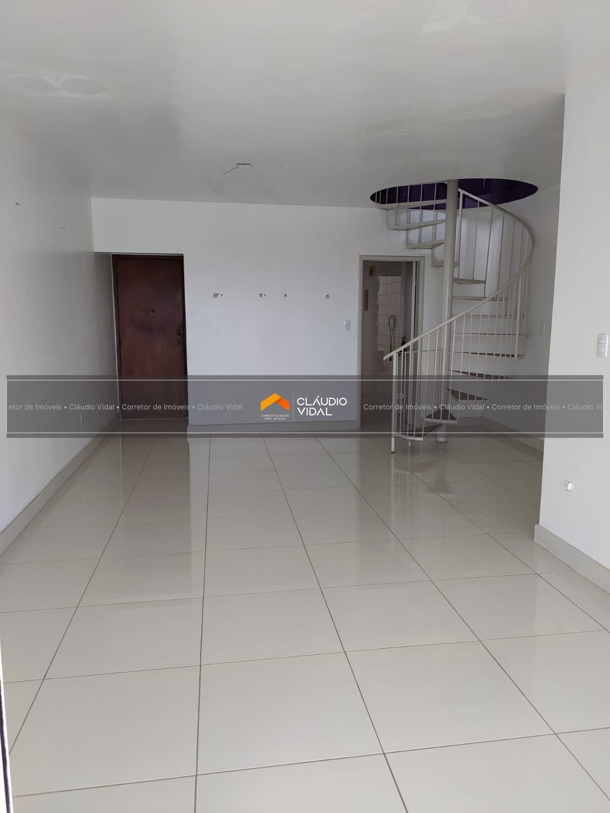 Cobertura com 250m², 3/4 (1 Suíte) no Rio Vermelho- Salvador -BA