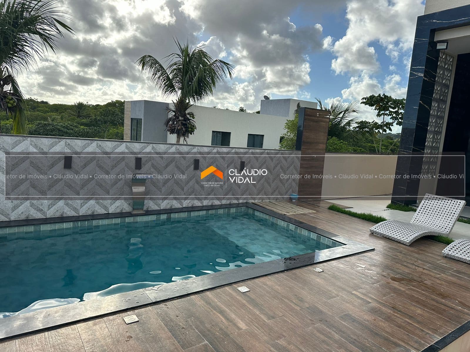 Casa em Condomínio, MOBILIADA, 260 m2, 3 suítes em Caixa D'Água, Lauro de Freitas - BA