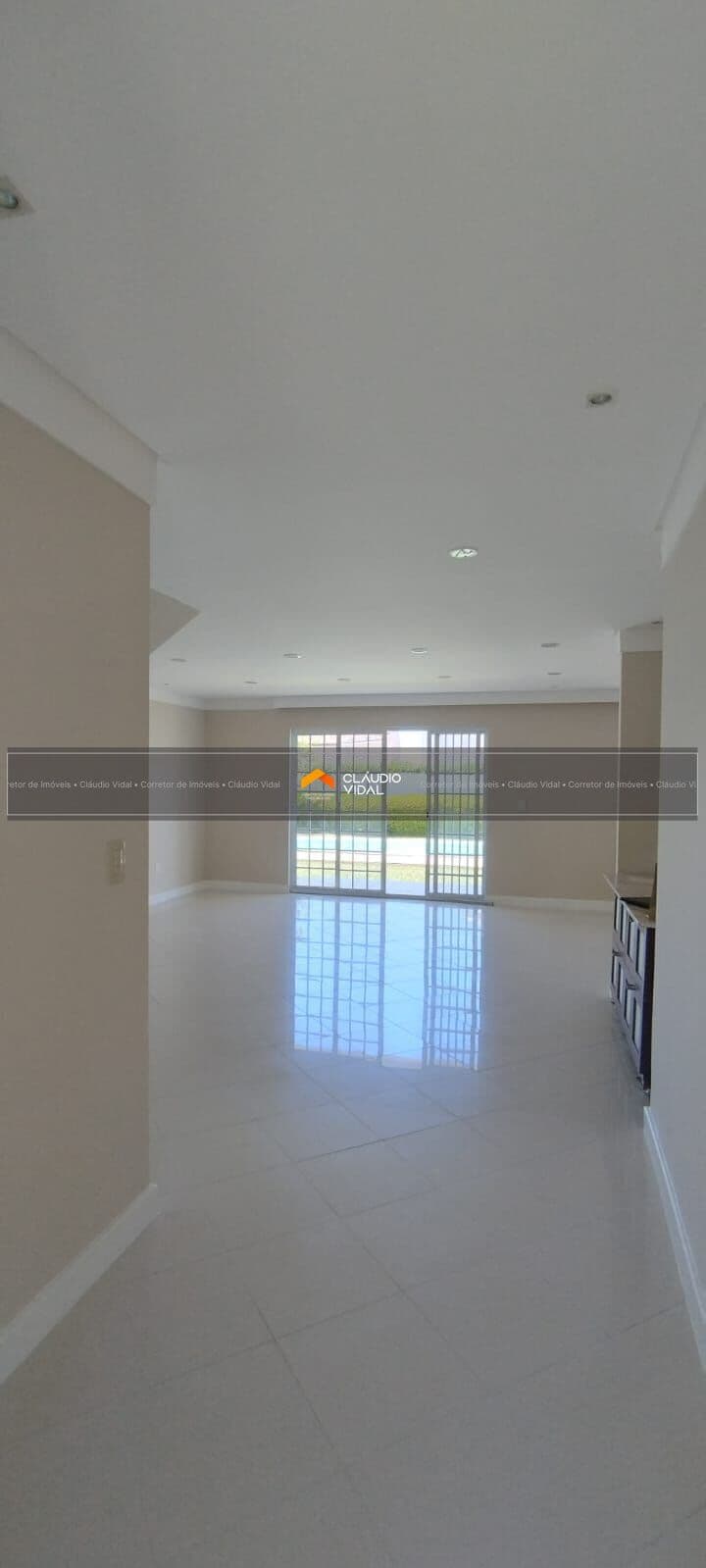 Casa duplex, 547 m2, com 4 suítes e Piscina Privativa no cond Jardim dos Pássaros em Lauro de Freitas