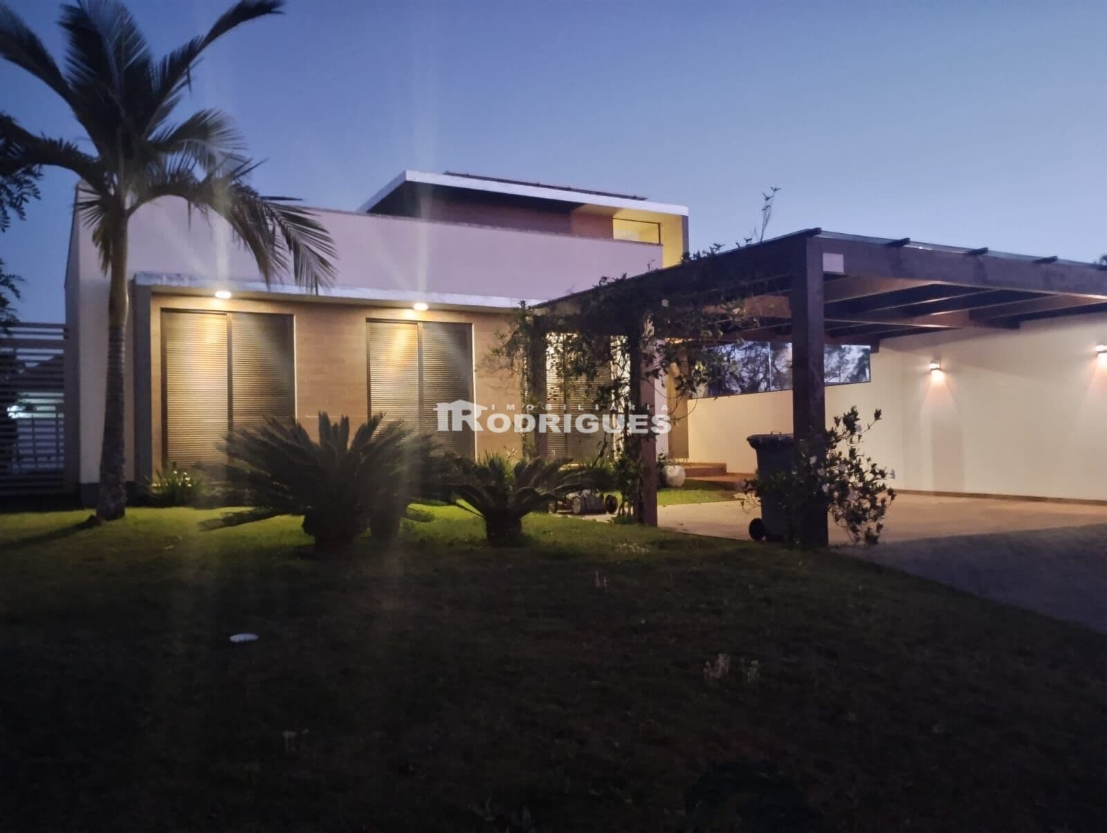 Casa Alto Padrão em Condomínio Fechado