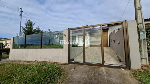 Casa de Alto Padrão com Piscina, Placa Solar e Móveis Planejados