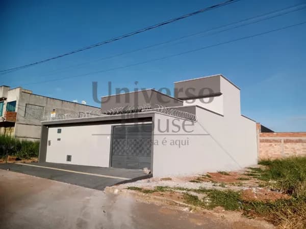Casa Padrão no Recanto das Emas. Goiânia - GO