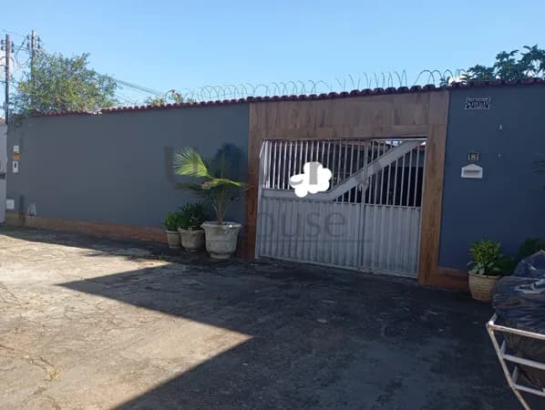 Casa de 4 quartos com suíte à venda no Jardim Europa, Goiânia/GO.
