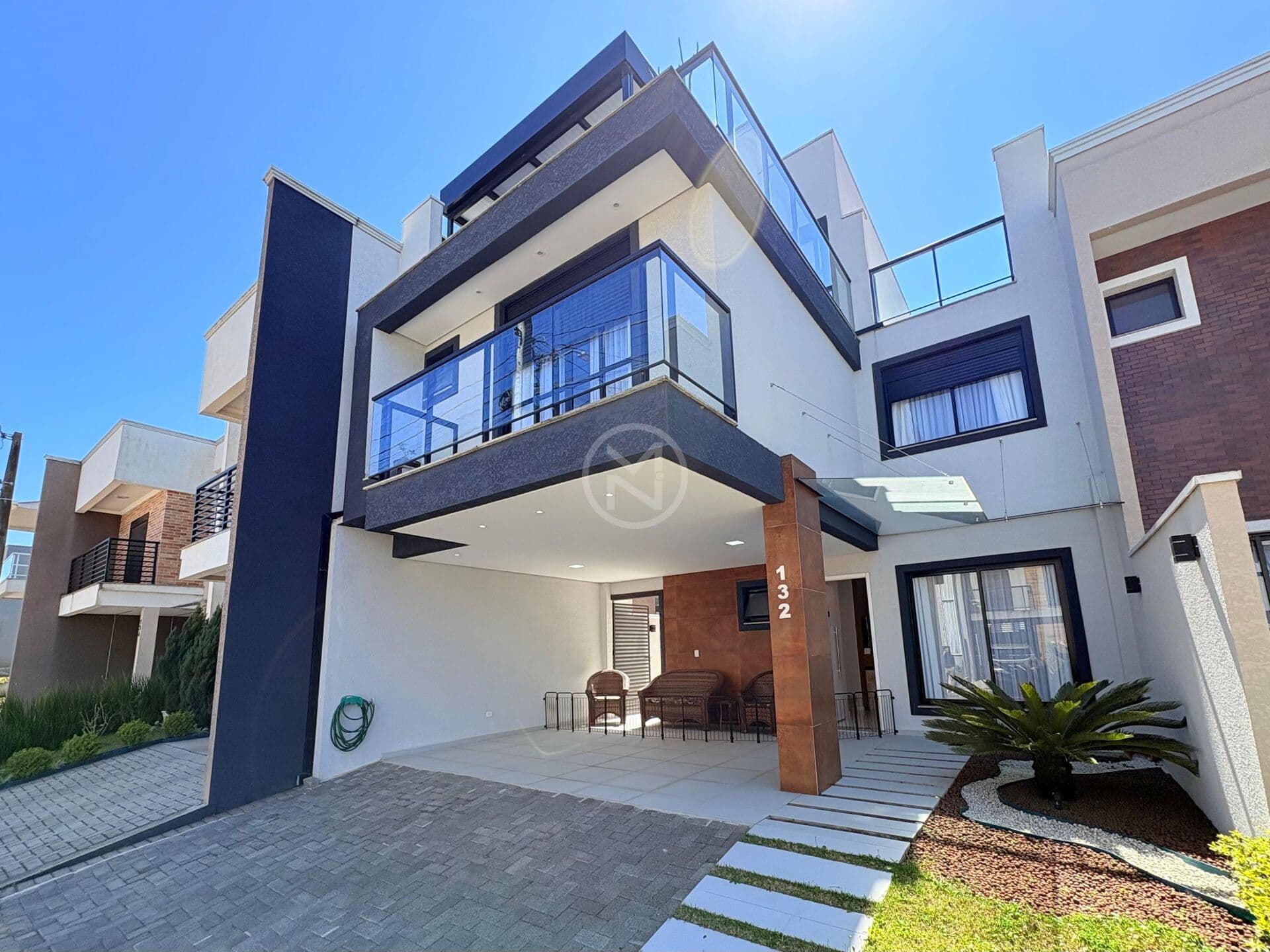 Sobrado em São José dos Pinhais - Costeira