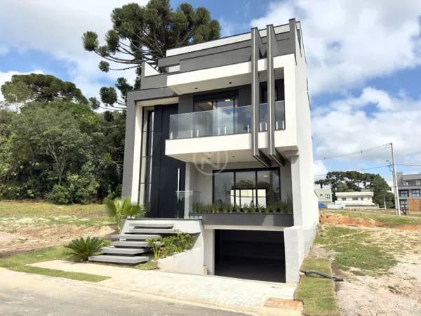 Sobrado em São José dos Pinhais - Costeira