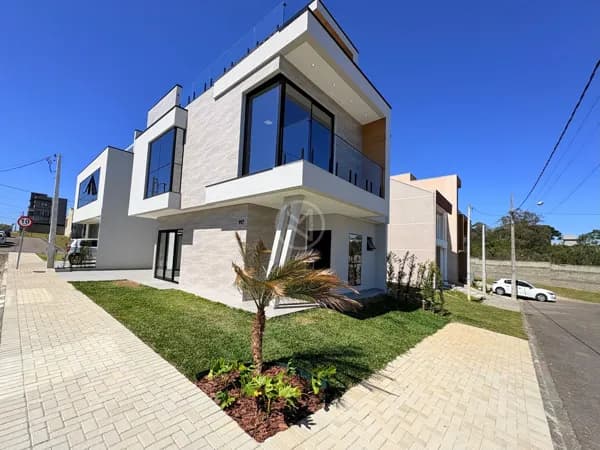 Sobrado em São José dos Pinhais - Costeira