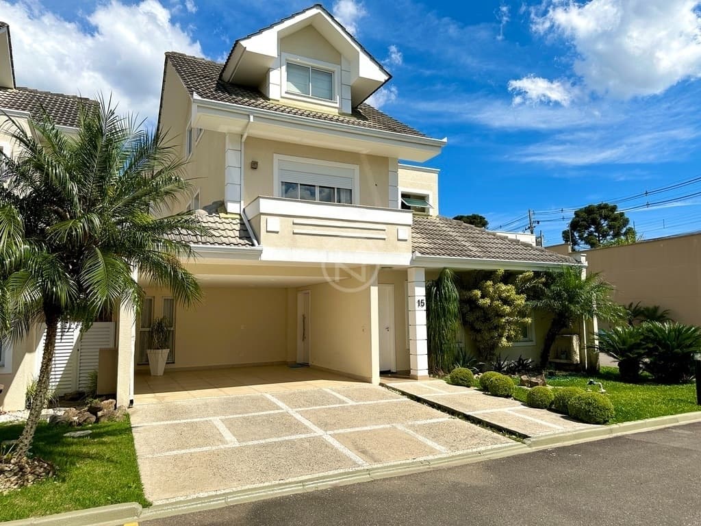 Sobrado em São José dos Pinhais - Braga