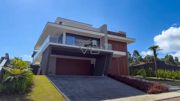 Casa alto padrão em condomínio com 4 quartos, 650 m² privativos, 5 vagas de garagem