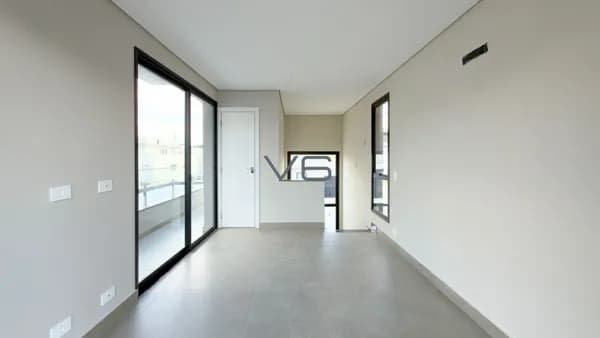 Casa Alto Padrão em Condomínio com 157m² privativos, 3 quartos, 2 vagas de garagem, no Santa Cândida, Curitiba - PR.