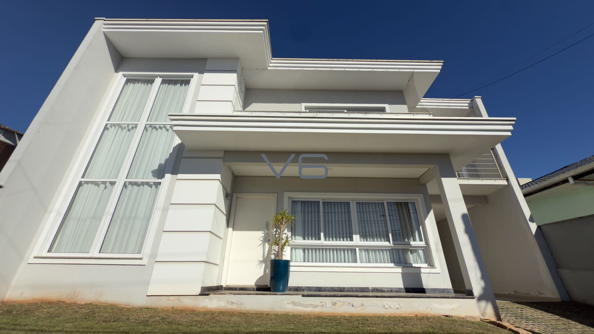 Casa Padrão com 3 quartos , 1 suíte, 4 vagas de garagem, 298 m² privativos, no bairro Pedro Moro, São José dos Pinhais - PR