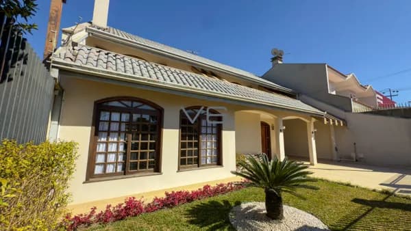 Casa com 4 Quartos - 1 Suíte - 7 Vagas de garagem - 203,81 m² privativos, no bairro Xaxim, em Curitiba-PR.