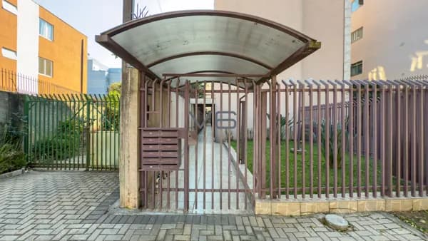 Apartamento Padrão - 4 Quartos - 2 Banheiros - 1 Vaga de garagem - 95m² privativos, no bairro Água Verde, Curitiba - PR