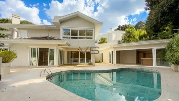 Casa Alto Padrão com 457m² privativos, 4 quartos, 4 vagas de garagem, no Campo Comprido, Curitiba - PR.
