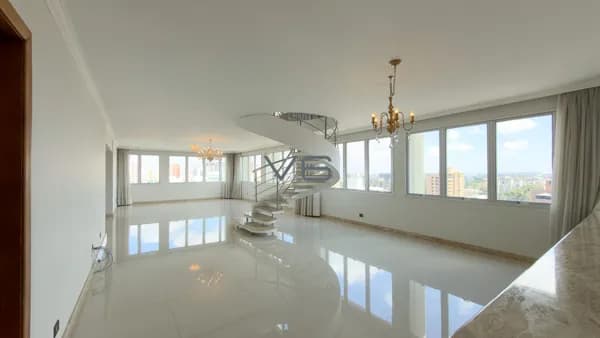 Apartamento Cobertura Duplex com 6 quartos, 3 vagas de garagem, 483,2m² privativos, no Batel, Curitiba - PR.