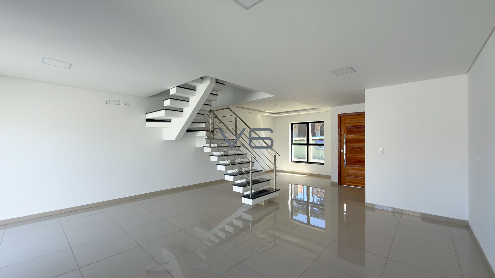 Casa Padrão com 129,91m² privativos, 3 quartos, 2 vagas de garagem, no Pinheirinho, Curitiba - PR.