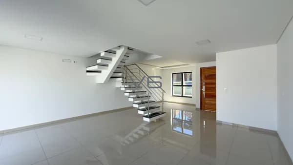 Casa Padrão com 129,91m² privativos, 3 quartos, 2 vagas de garagem, no Pinheirinho, Curitiba - PR.